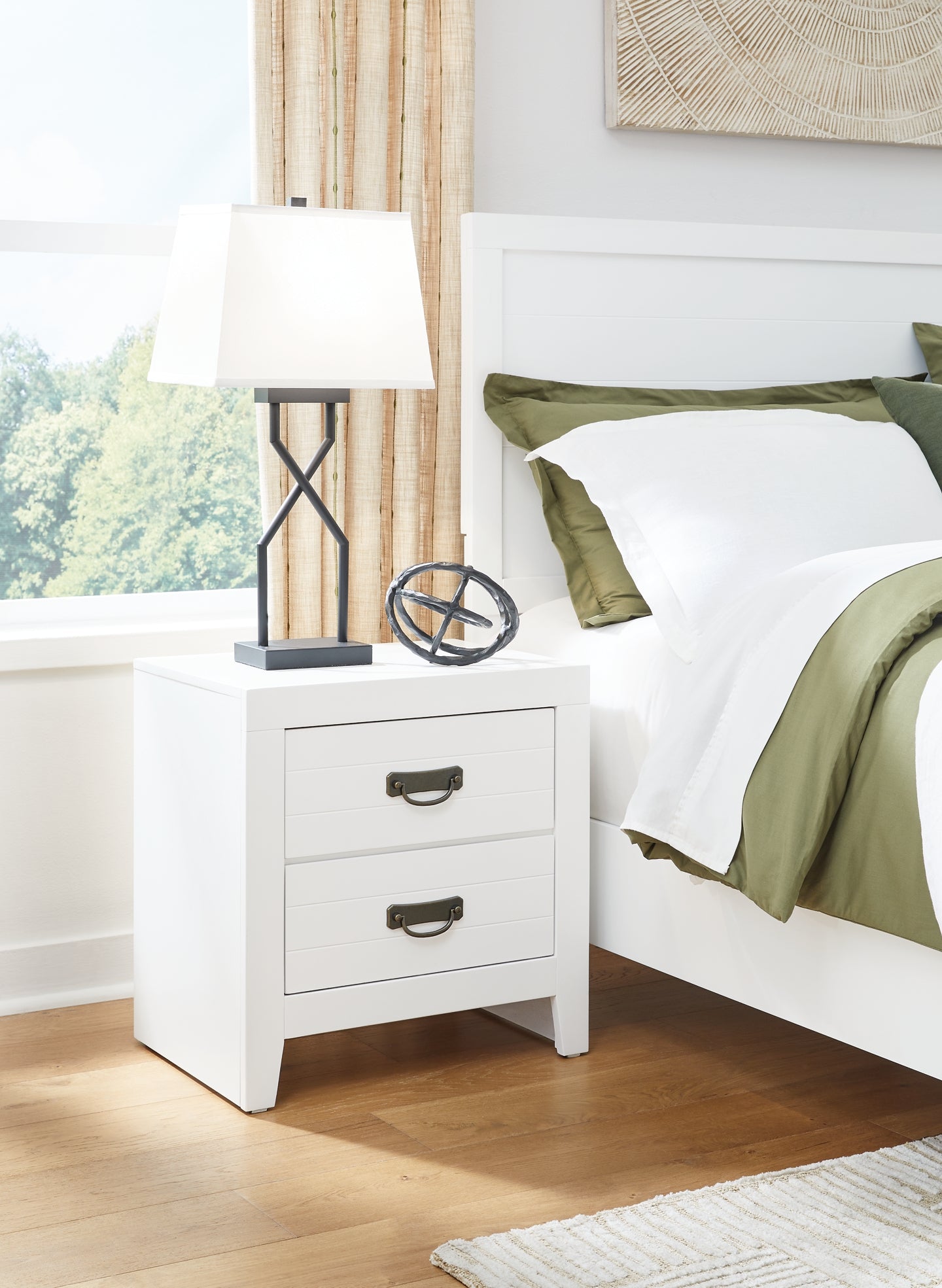 Binterglen King Panel Bed with Mirrored Dresser, Chest and Nightstand