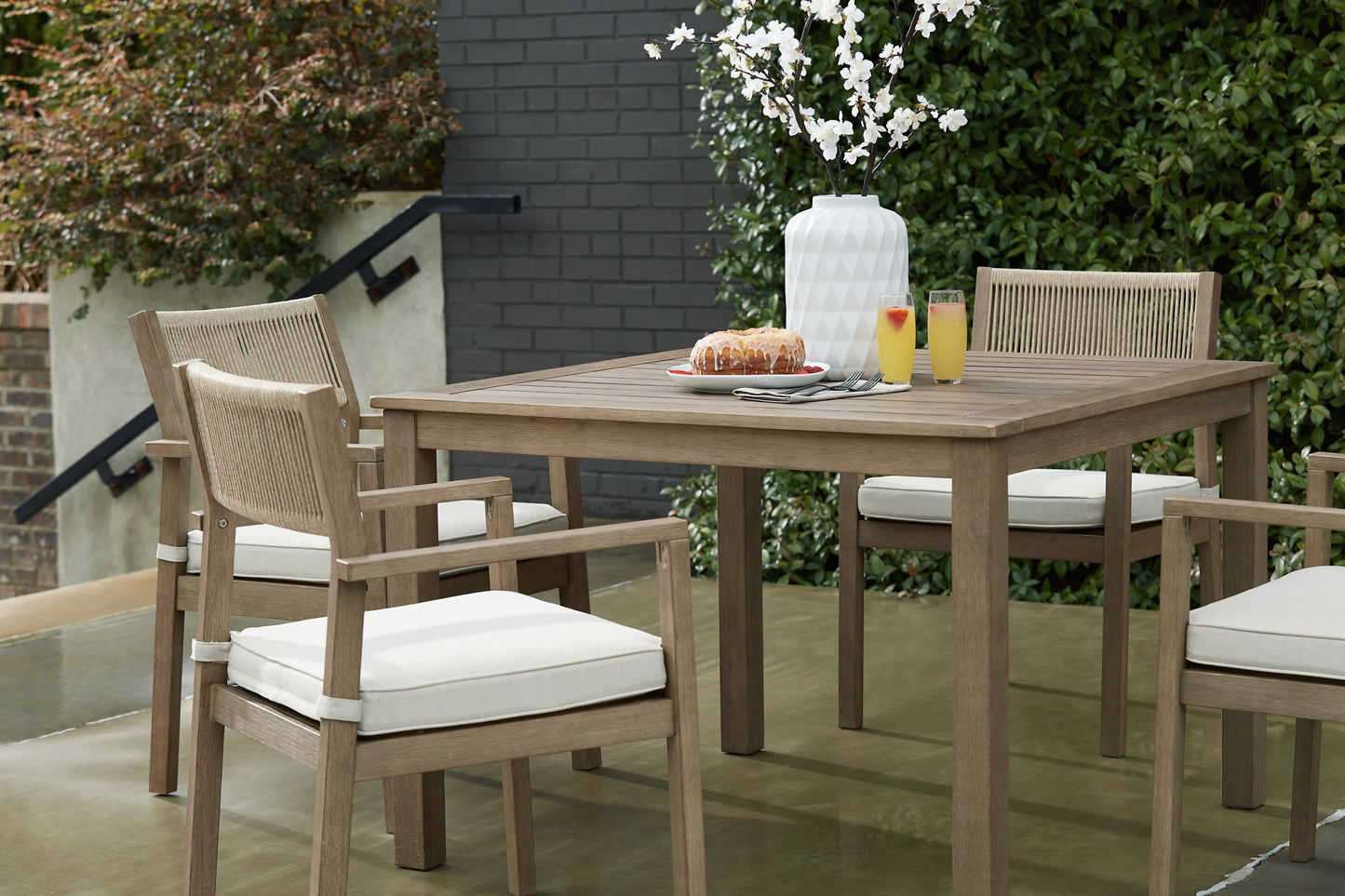 Aria Plains Outdoor Dining Table and 4 Chairs Wilson Furniture (OH)  in Bridgeport, Ohio. Serving Bridgeport, Yorkville, Bellaire, & Avondale