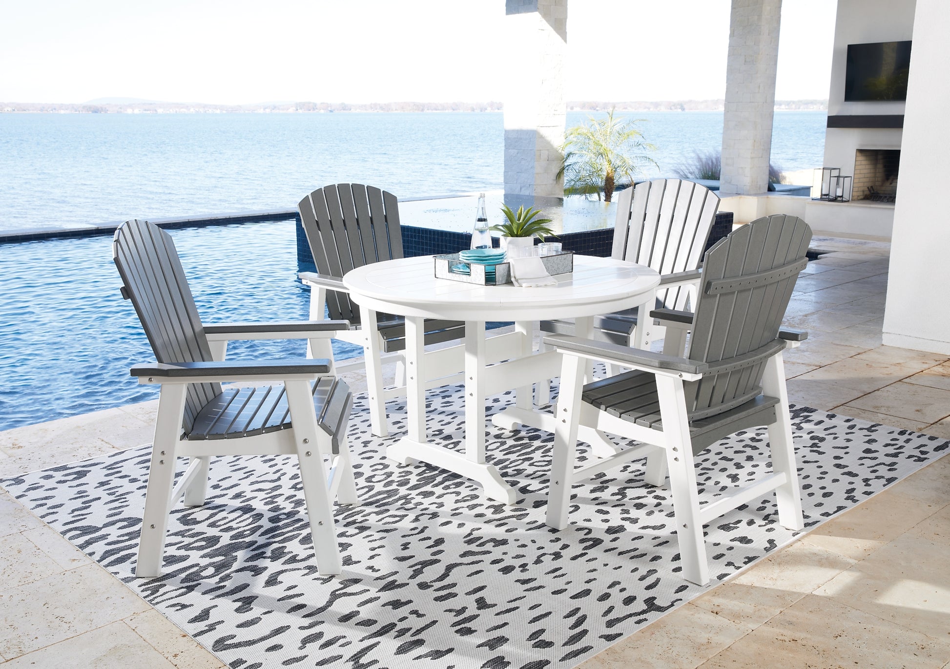 Crescent Luxe Outdoor Dining Table and 4 Chairs Wilson Furniture (OH)  in Bridgeport, Ohio. Serving Bridgeport, Yorkville, Bellaire, & Avondale
