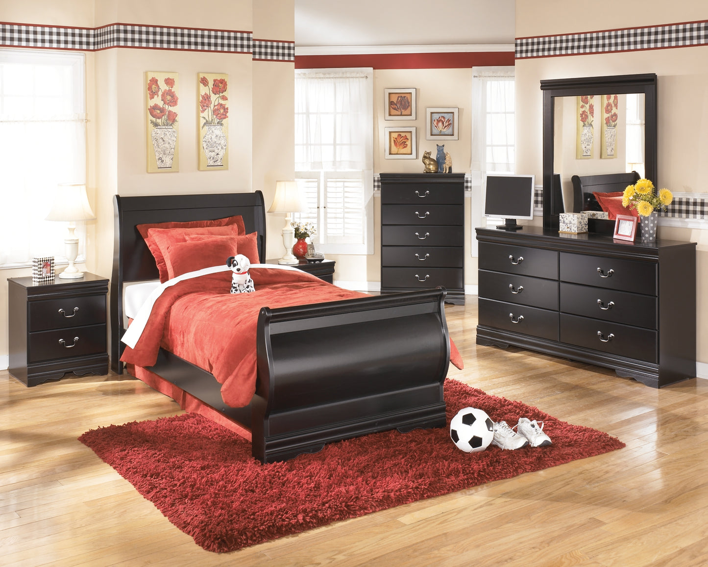 Ashley Express - Huey Vineyard Queen Sleigh Bed Wilson Furniture (OH)  in Bridgeport, Ohio. Serving Bridgeport, Yorkville, Bellaire, & Avondale