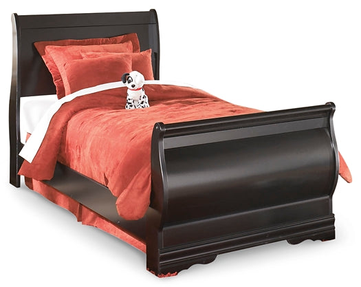 Huey Vineyard Twin Sleigh Bed with Dresser Wilson Furniture (OH)  in Bridgeport, Ohio. Serving Bridgeport, Yorkville, Bellaire, & Avondale